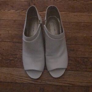 BABDOLINO shoe boots bone in color size 7 1/2